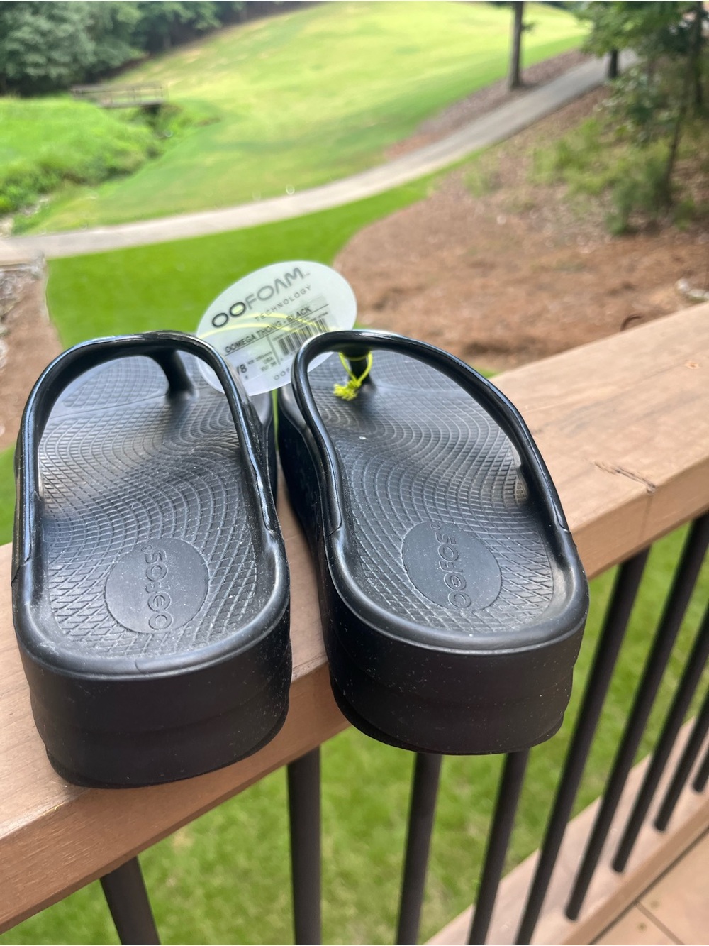 OOFOS Women’s Black Recovery Flip Flops size 8 - NEW WITH TAGS - Picture 4 of 11